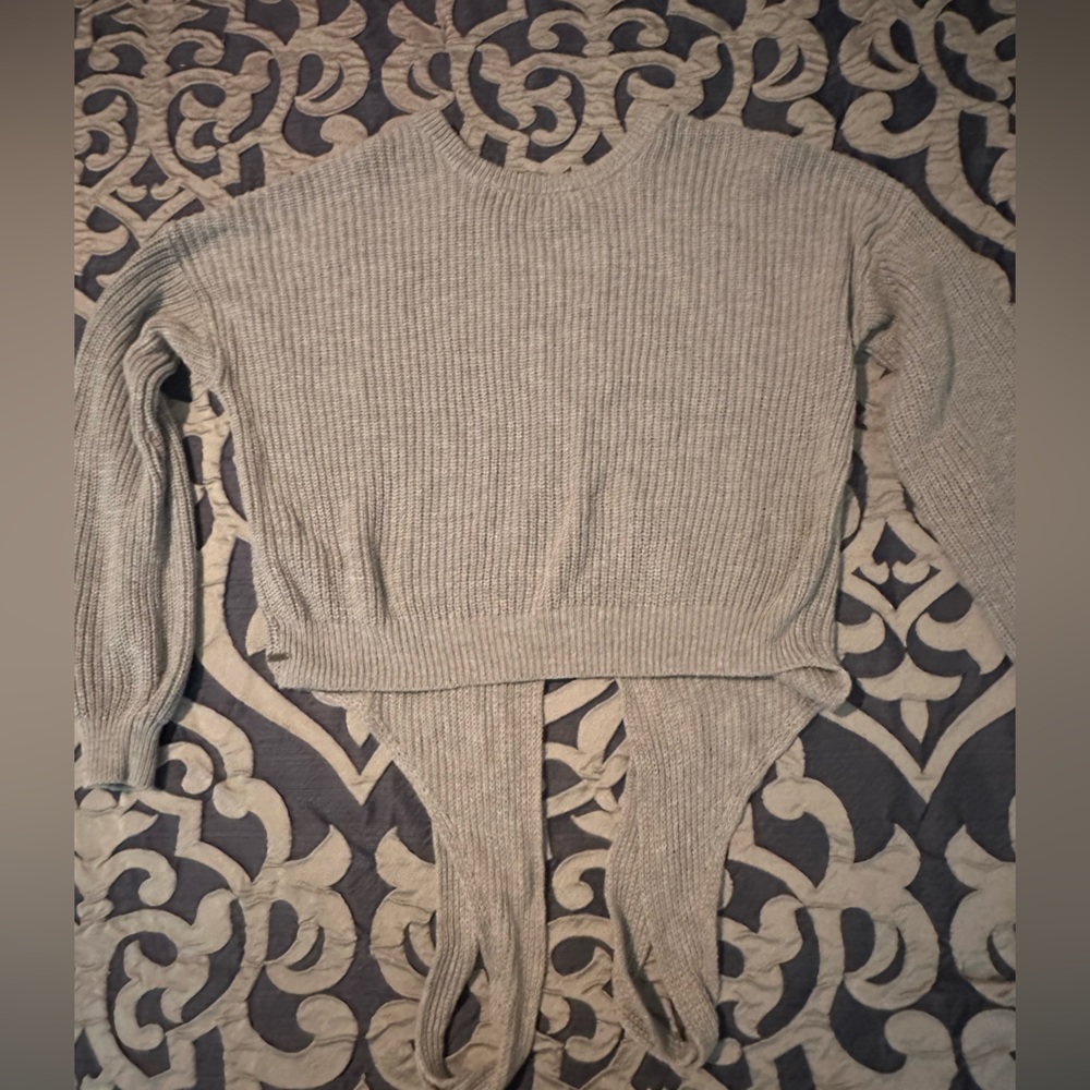 HOLLISTER knitted cropped sweater with back tie knot